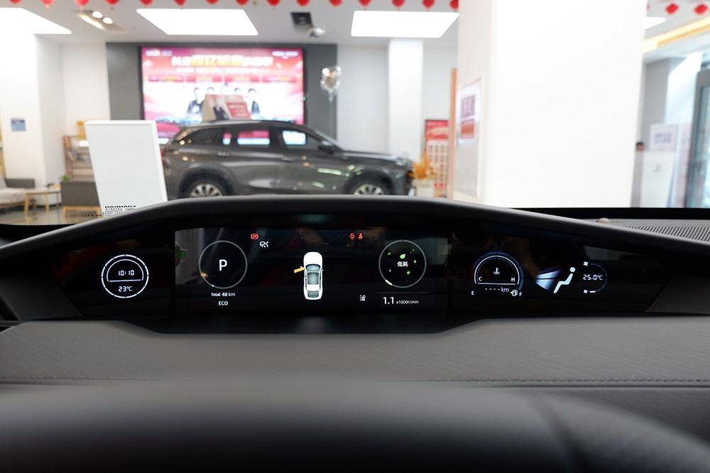 实拍长安第二代UNI-V：经典的10万级运动轿车，个性有型
