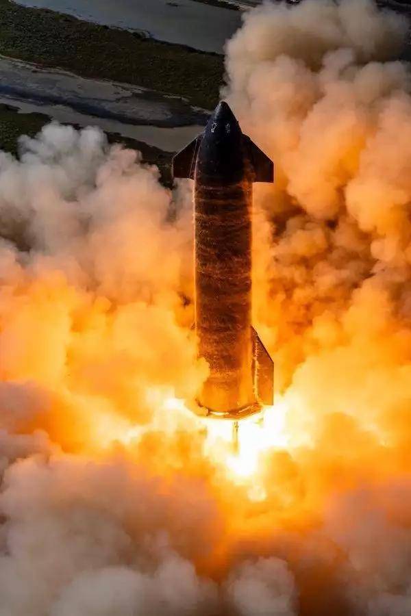 世界还会怀疑马斯克不切实际吗？无论造火箭移民火星炒狗狗币比特币