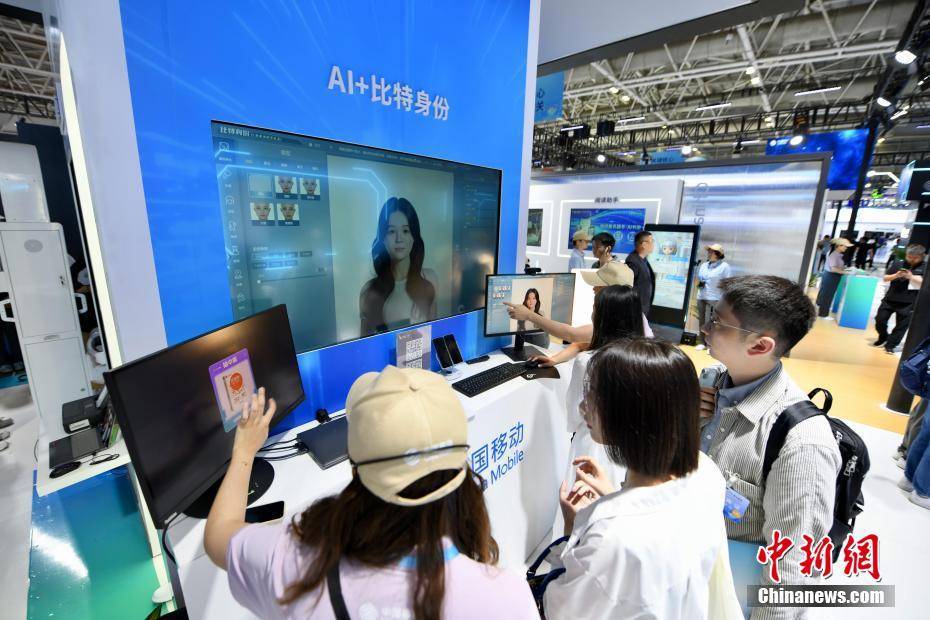 探访第七届数字中国建设峰会体验区：AI让数字生活更精彩
