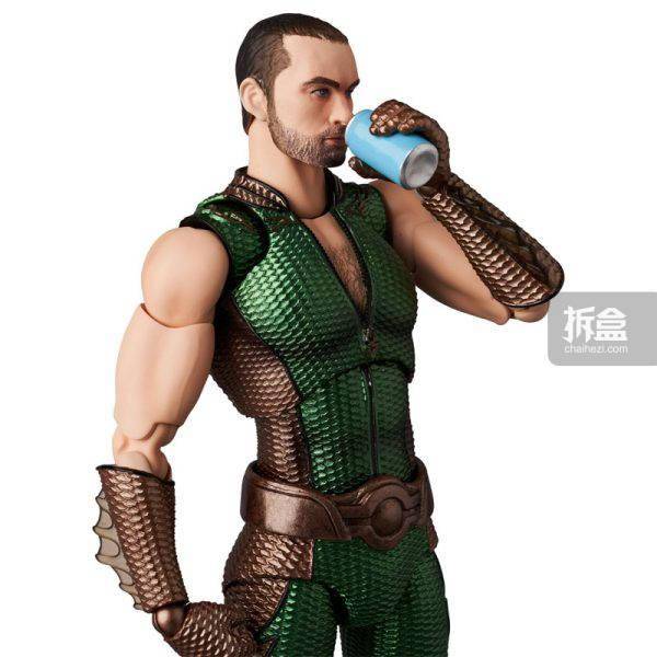 MAFEX 黑袍纠察队 深海 美剧祖国人 6寸可动人偶