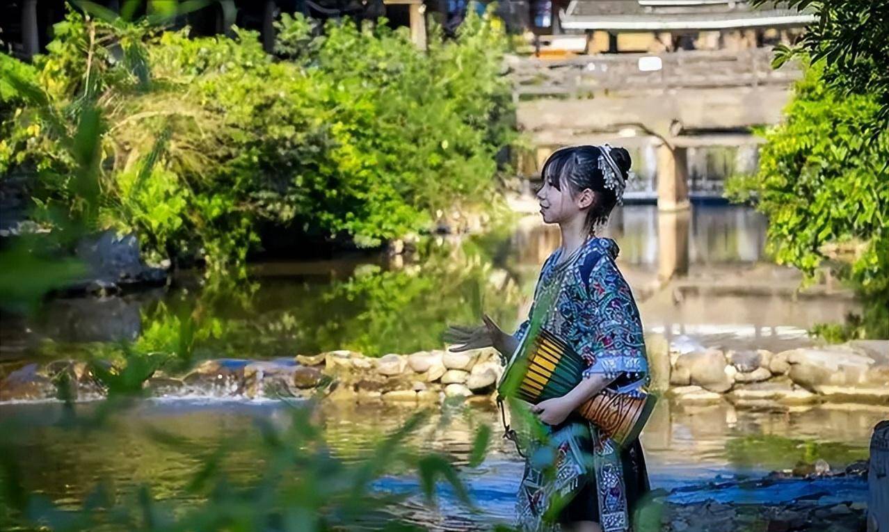 石奶引：16岁因太美被印在人民币上，49岁时方知头像是自己