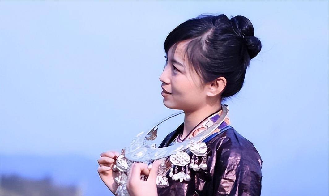 石奶引：16岁因太美被印在人民币上，49岁时方知头像是自己