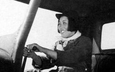 我国第一位女拖拉机手，被印在人民币上，40年后才知是自己