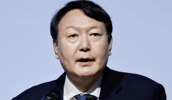 弹劾案被驳回，尹锡悦大势已去？中方协商开始，韩国静候两架包机