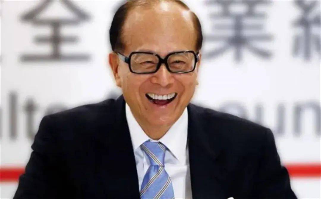 李嘉诚高兴早了，港媒打响第三枪，北京亮新铁拳，股价暴跌再暴跌