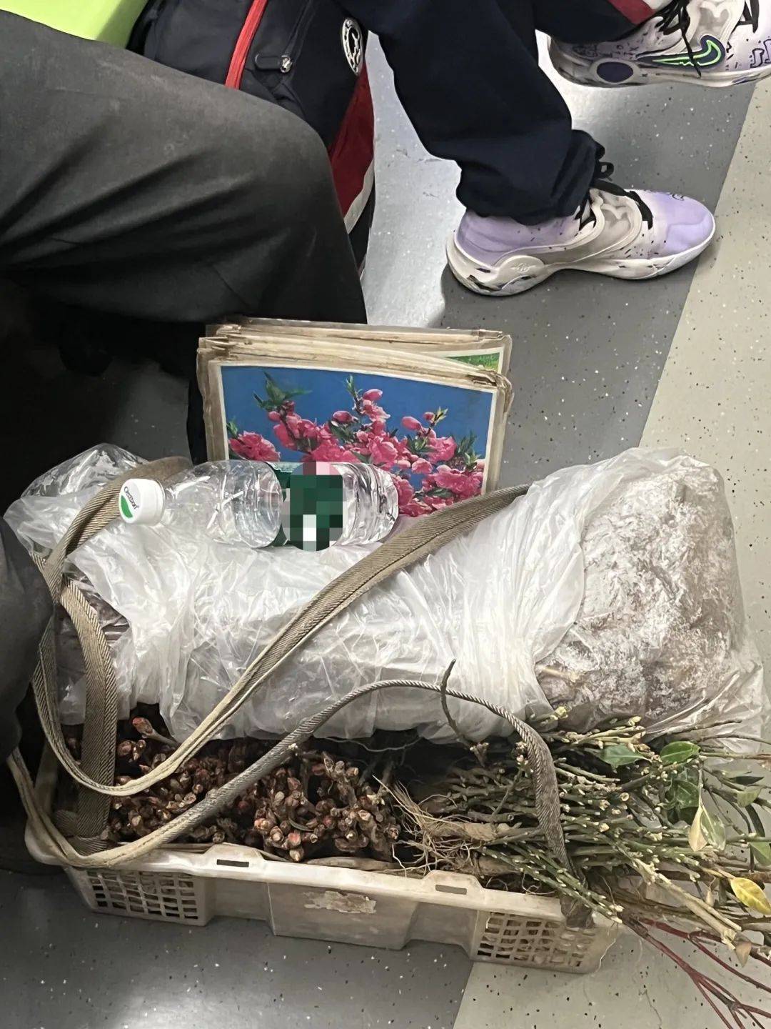 北京地铁，永远欢迎沾着泥巴的普通劳动者！