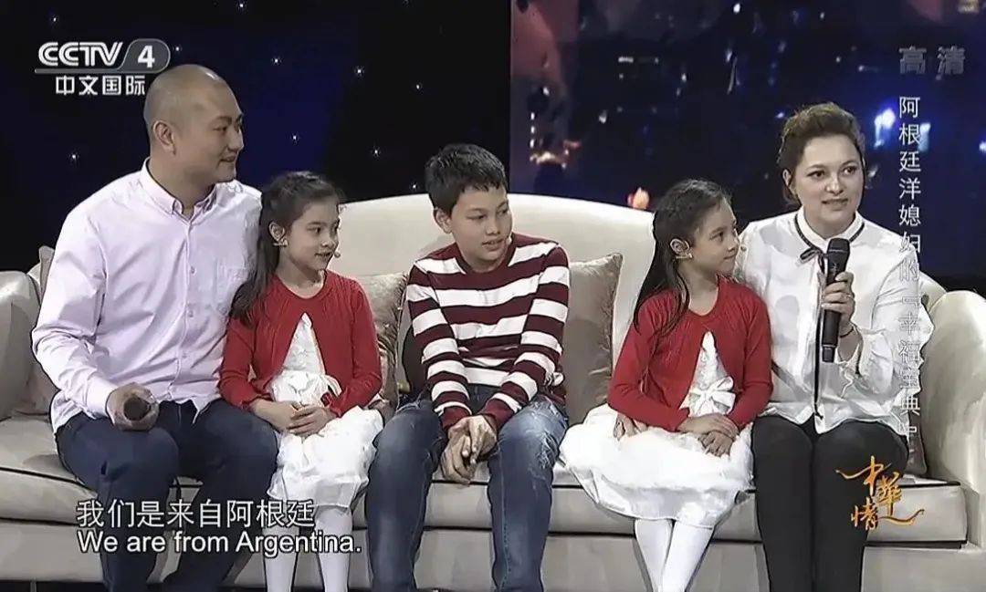 网红洋媳妇杨奇娜离世，父母乘30多小时飞机来奔丧！丈夫下跪道歉