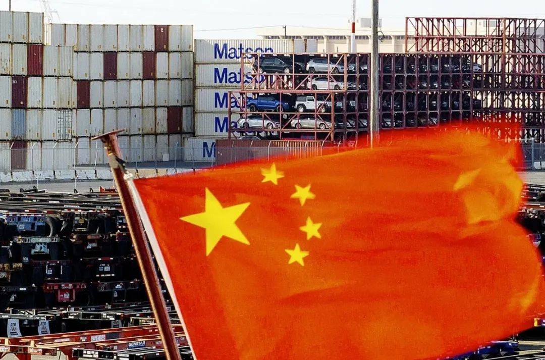 特朗普态度骤变玄机！不再加关税，中国精准反击奏效，如何揭开美方经济崩溃背后的真相？